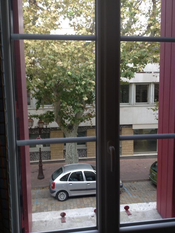 Hotel Restaurant Le Central Chateaurenard Bagian luar foto
