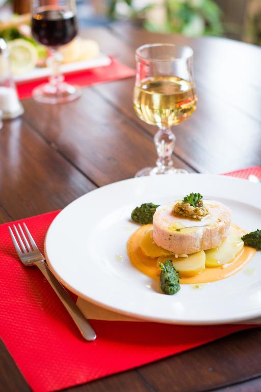 Hotel Restaurant Le Central Chateaurenard Bagian luar foto