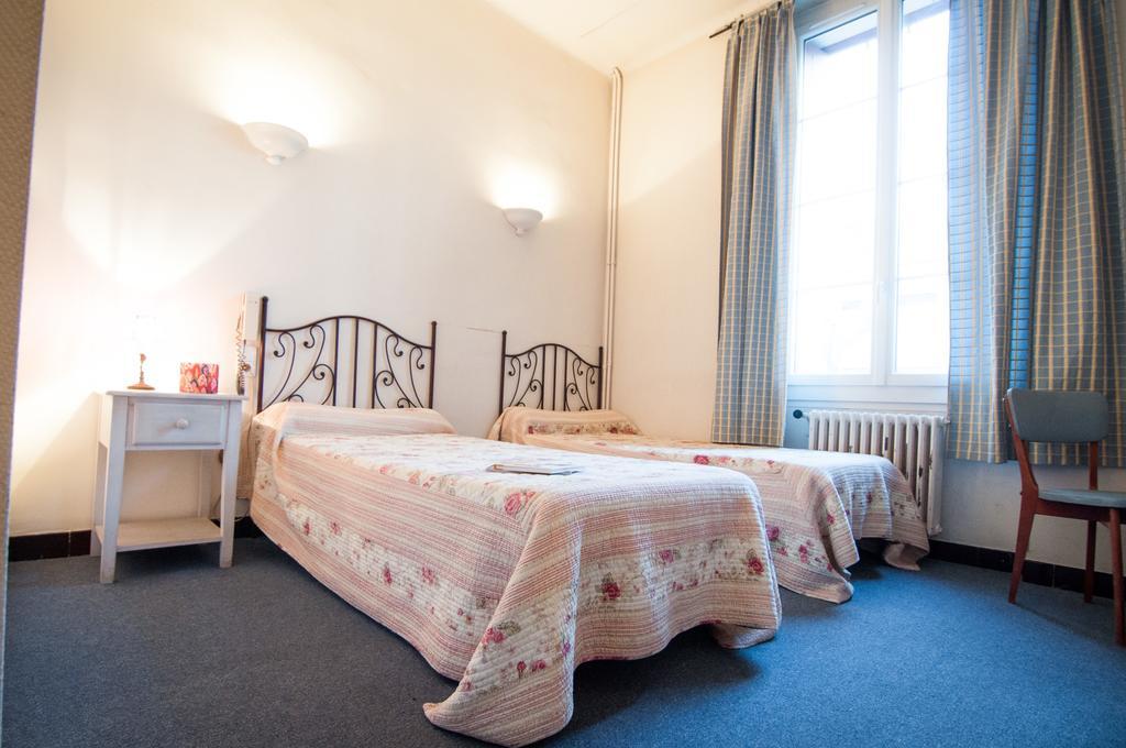 Hotel Restaurant Le Central Chateaurenard Bagian luar foto