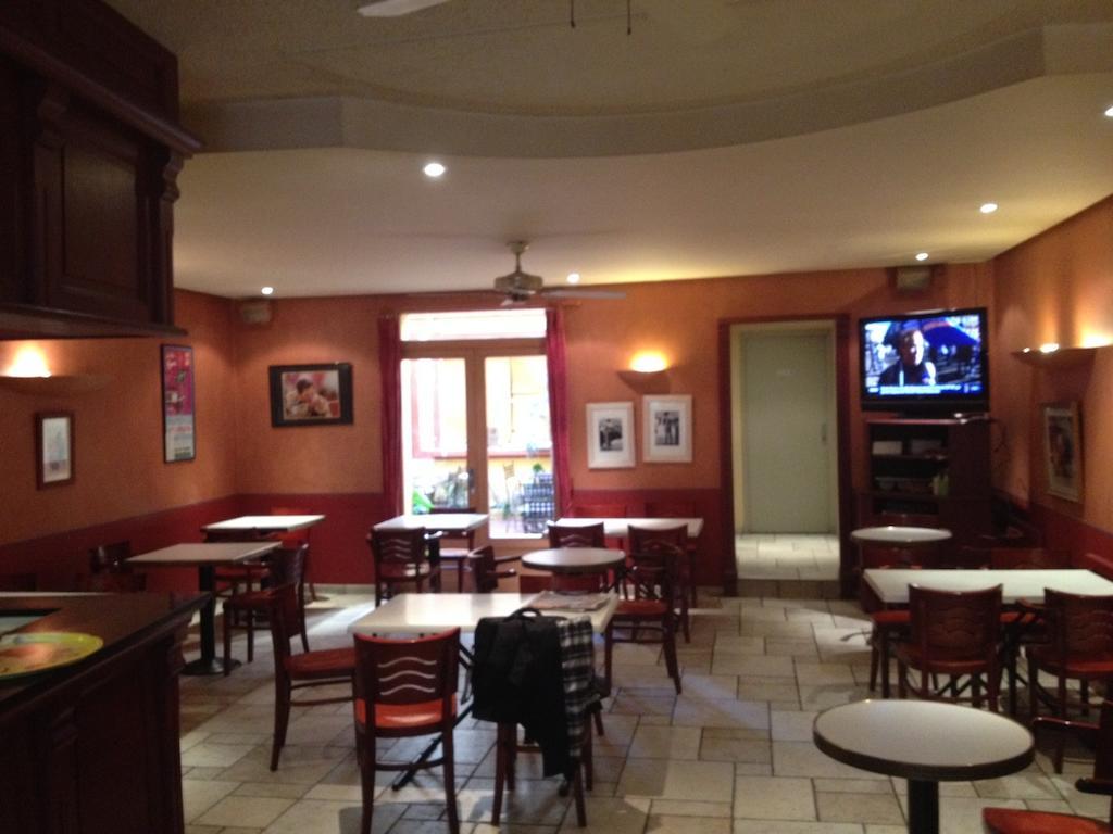 Hotel Restaurant Le Central Chateaurenard Bagian luar foto